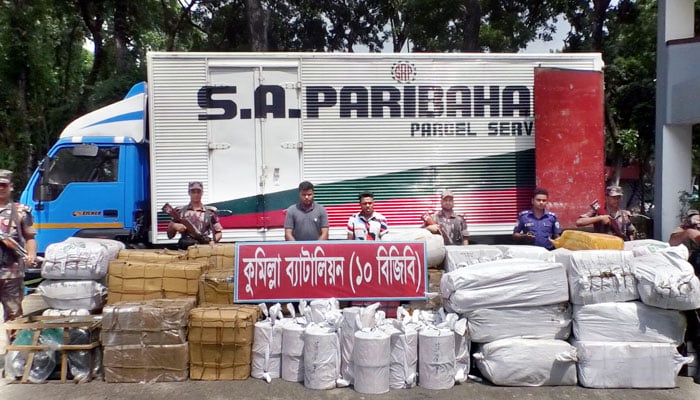 কুমিল্লায় এসএ পরিবহনের কাভার্ড ভ্যানে কোটি টাকার ভারতীয় পণ্য