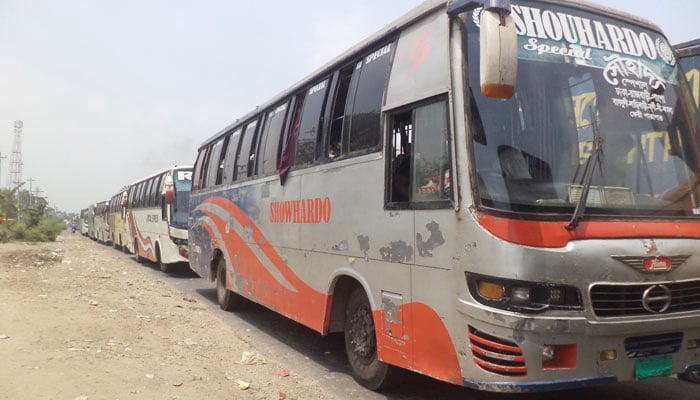 পাটুরিয়ায় যানবাহনের দীর্ঘ সারি