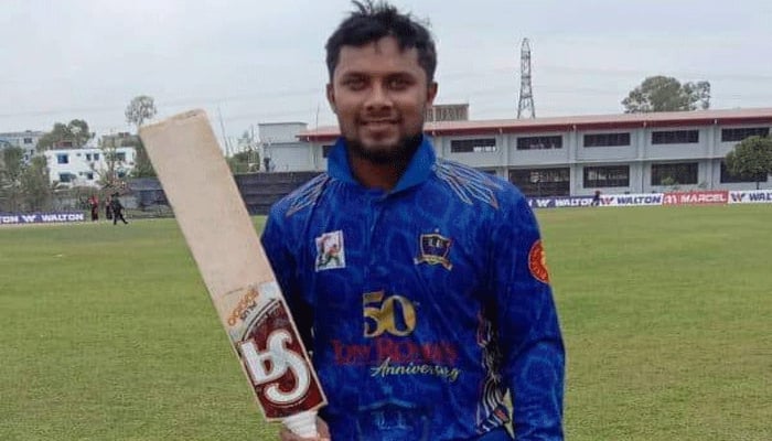 সাব্বিরের ব্যাটে ফিরল চার-ছক্কা, তিন বছর পর সেঞ্চুরি