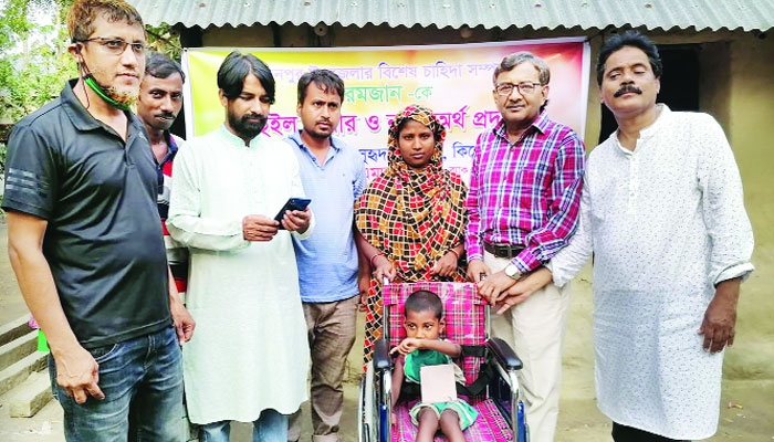 অসহায় শিশুর পাশে দাঁড়াল সুহৃদ