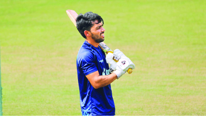 মুমিনুলকে মূলে ফেরানোর চেষ্টা