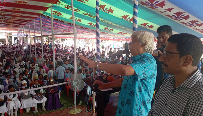 পড়াশোনা করলে মানুষ সম্পদে পরিণত হয়: জাফর ইকবাল