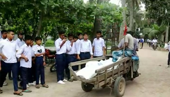 মাংস খাওয়ানোর কথা বলে দেবরকে ডেকে নেন ভাবি, অতঃপর...