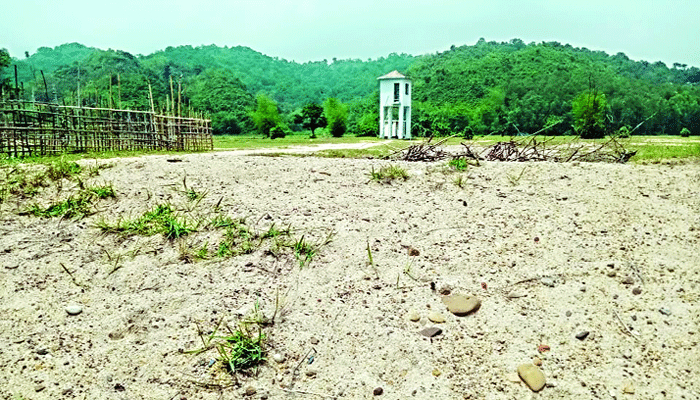 ভাত-মাছ উঠে গেছে আছে শুধু বালু