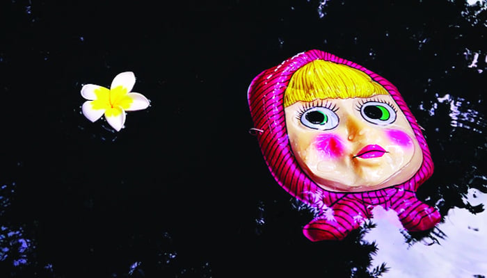 'মোরে ভিখারি সাজায়ে কী রঙ্গ তুমি করিলে...'