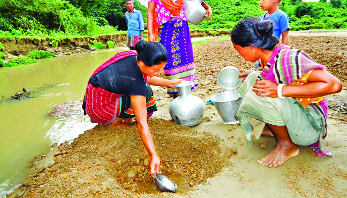 পানির অভাবে বিপন্ন জনপদ