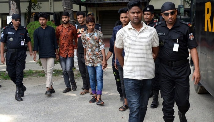 করোনা নেগেটিভ সনদ দেয়ার নামে প্রতারণা, গ্রেপ্তার ৭