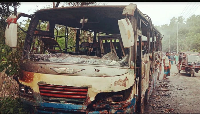 বাসচাপায় গেল স্কুলছাত্রের প্রাণ