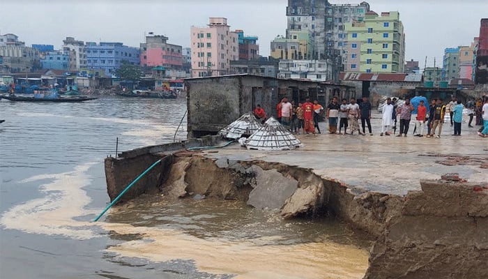 রাইস মিল ভেঙে নদীতে, নিখোঁজ ২