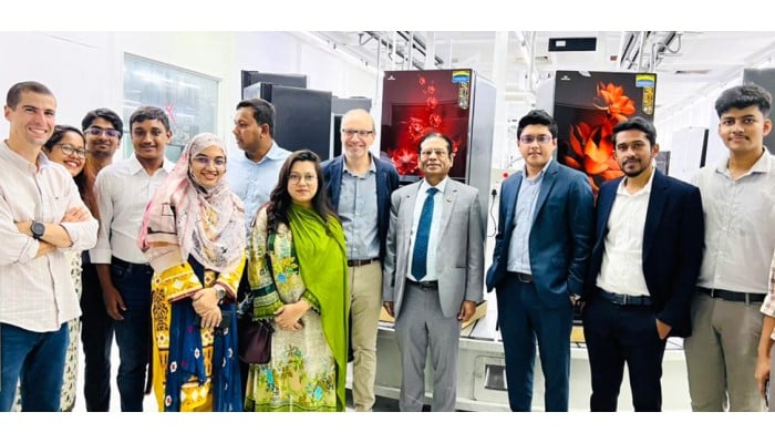 ওয়ালটন প্ল্যান্ট পরিদর্শনে অক্সফোর্ড অধ্যাপক, সিপিডি ফেলো