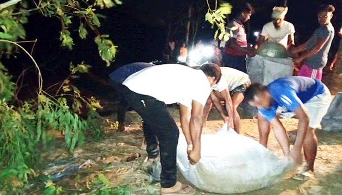 সাঘাটায় বাঁধ ভেঙ্গে ২ শতাধিক ঘরবাড়ি বিলীন