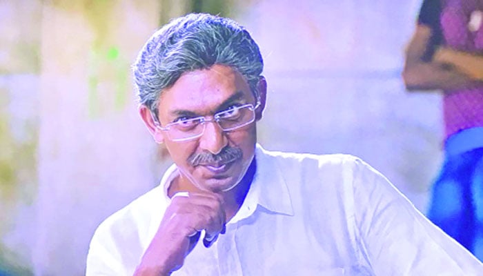 চরিত্র থেকে চরিত্রে