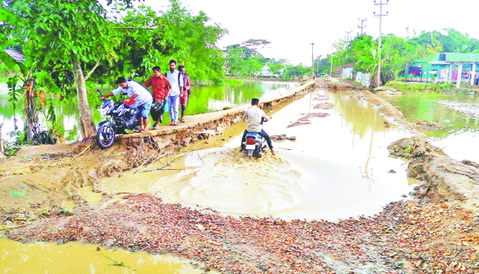 বানের তোড়ে সড়ক কঙ্কাল