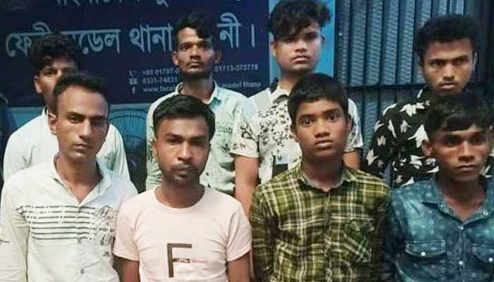 আবাসিক হোটেল থেকে গ্রেপ্তার ৮ রোহিঙ্গা যুবক