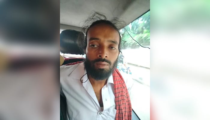 চলন্ত বাসে ছাত্রীকে নিপীড়ন: চালকের সহকারী গ্রেপ্তার