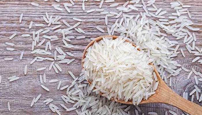 পুরোনো চাল পলিশ করে গুদামে