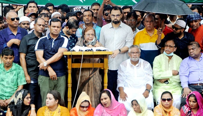 'জনগণের টাকা বিদেশে পাচার করছে সরকার'