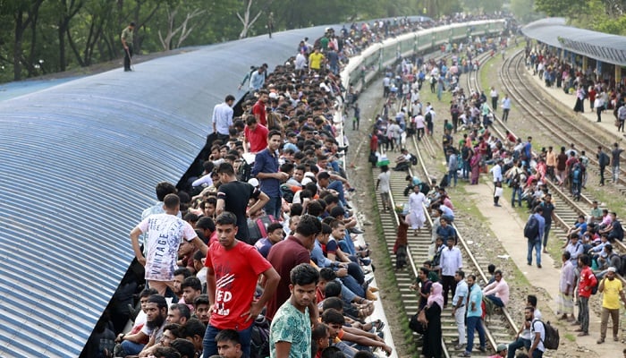 ঈদের ছুটিতে ঢাকার বাইরে গেছে ৬৬ লাখ সিম