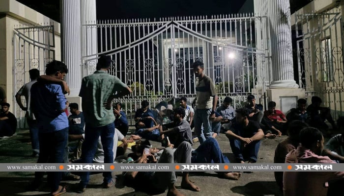 শাস্তিমূলক ব্যবস্থার খবরে হাবিপ্রবিতে অনশনে ছাত্রলীগের একাংশ