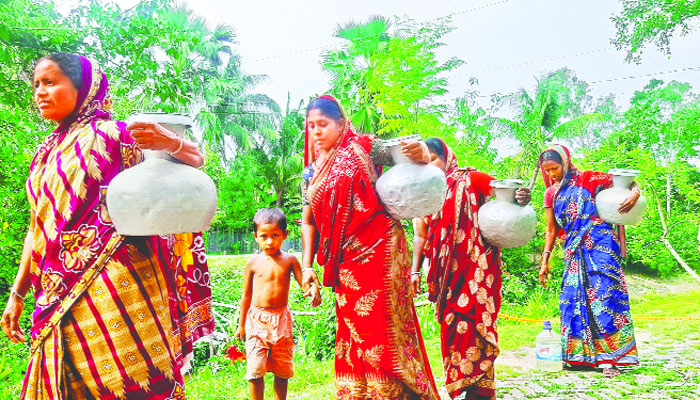 নারীর বন্ধুতায় মিটছে নিরাপদ পানির তৃষ্ণা