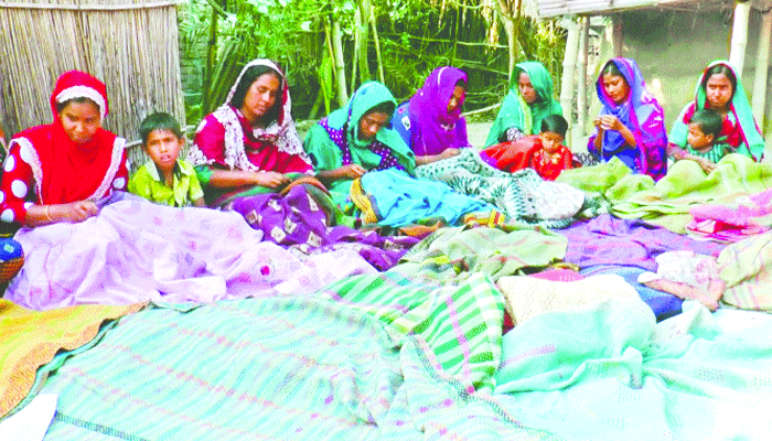 নিপুণ হাতের ছোঁয়ায় ওরা স্বাবলম্বী