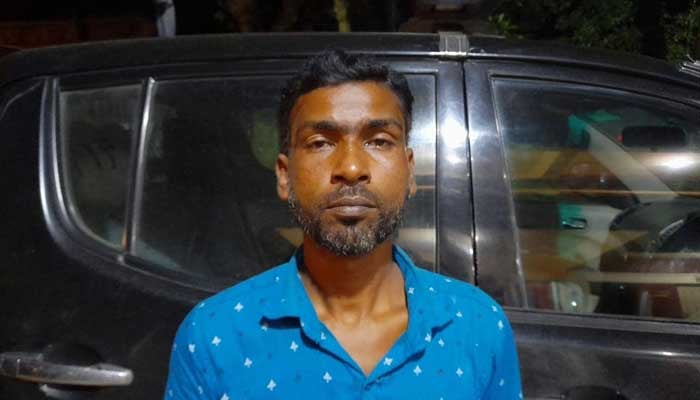 বাড়িতে ডেকে এনে গৃহবধূকে ধর্ষণ, র‌্যাবের হাতে ধরা যুবক