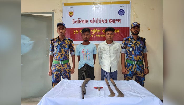 বন্দুক ও রামদাসহ ২ রোহিঙ্গা গ্রেপ্তার