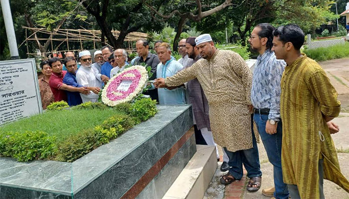 গোলাম সারওয়ারের কবরে ফুল দিয়ে শ্রদ্ধা সমকাল পরিবারের