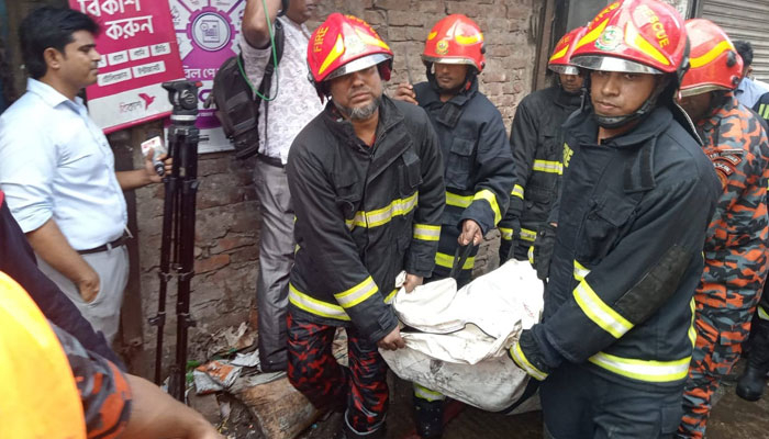লালবাগে আগুন: ৬ জনের মরদেহ উদ্ধার