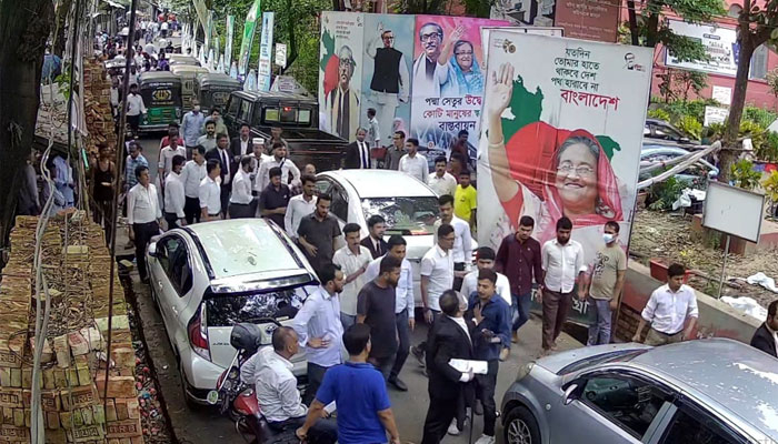 চট্টগ্রাম আদালত প্রাঙ্গণে ২ সংবাদকর্মীকে মারধর