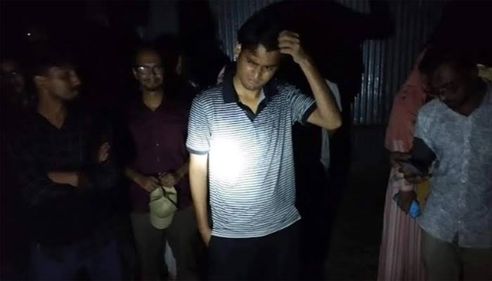 হাওরে ঢাবি শিক্ষার্থীদের ঘিরে ধরেছিল ডাকাত দল, উদ্ধার করল নৌ-পুলিশ