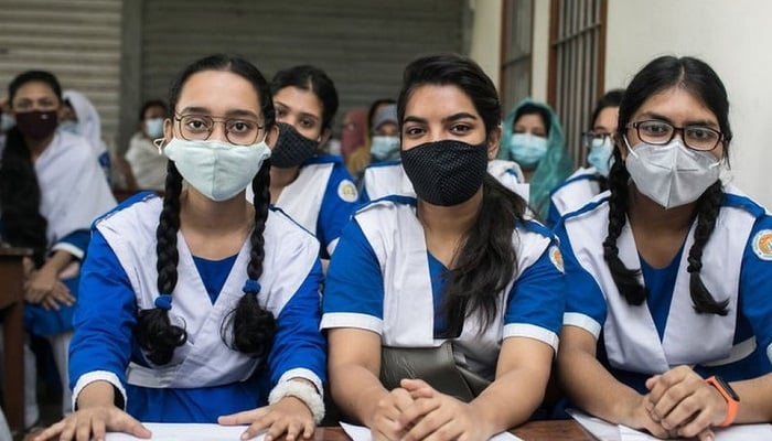 ব্ল্যাকমেইল আছে, পড়াশোনা নেই