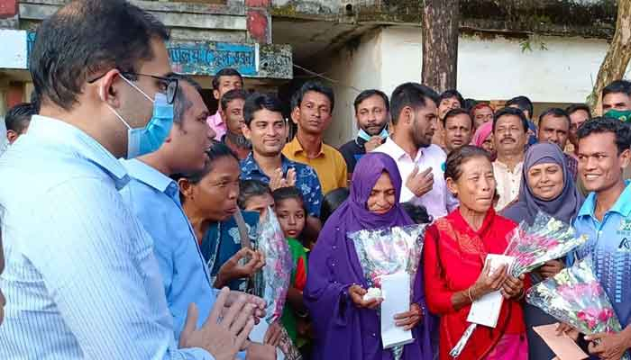 কলসিন্দুরের ৮ ফুটবলারের পরিবারকে ৪ লাখ টাকা অনুদান