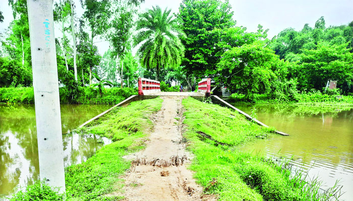 মানুষের ভোগান্তির কারণ সড়কবিহীন সেতু