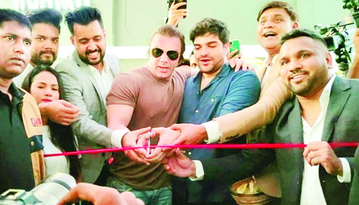 ঢাকায় সালমানের 'বিয়িং হিউম্যান' উদ্বোধন করলেন ভাই সোহেল
