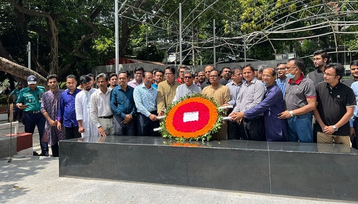 বঙ্গবন্ধুর প্রতিকৃতিতে বশেমুরবিপ্রবিপি উপাচার্যের শ্রদ্ধা