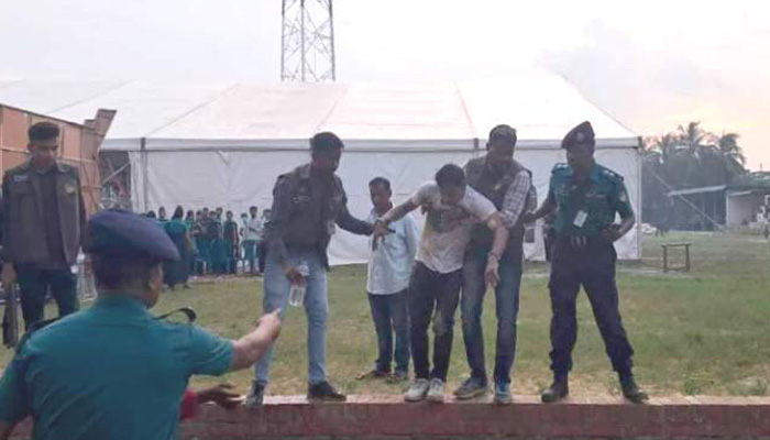 গাজীপুরে পুলিশের অনুষ্ঠানে বেলুন বিস্ফোরণ, ৩ জনের বিরুদ্ধে মামলা