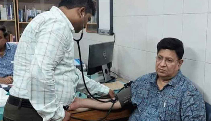 বিএসএমএমইউতে স্বাস্থ্য পরীক্ষা করালেন পররাষ্ট্রমন্ত্রী