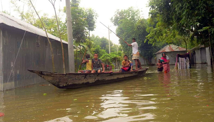 উজানের ঢলে পানিবন্দি তিস্তা পাড়ের ৫ হাজার পরিবার