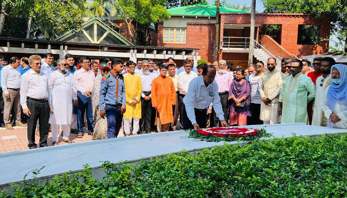 বঙ্গবন্ধুর সমাধিতে ইইডির প্রধান প্রকৌশলীর শ্রদ্ধা