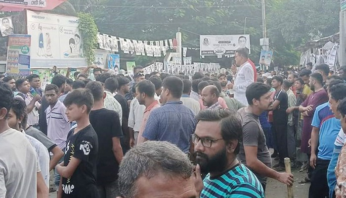 নির্বাচন বন্ধের প্রতিবাদে আওয়ামী লীগের বিক্ষোভ, অবরোধ