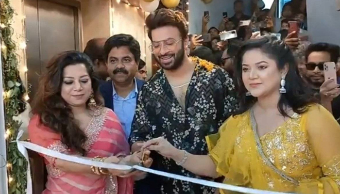 উর্মিলাদের ‘গ্লোম্যাক্স’ উদ্বোধন করলেন শাকিব খান