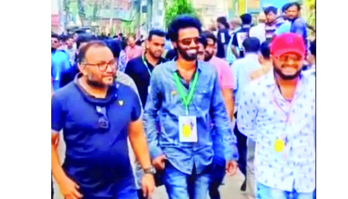 লাল টুপি, বন্দুক হাতে হত্যা মামলার আসামি মেহেদী