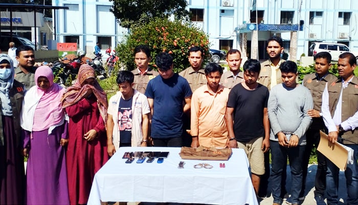 ডিবি পুলিশ পরিচয়ে প্রতারণা করতেন তারা