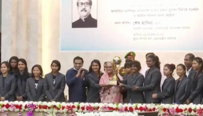 সাফ জয়ী নারী ফুটবল দলকে প্রধানমন্ত্রীর সংবর্ধনা