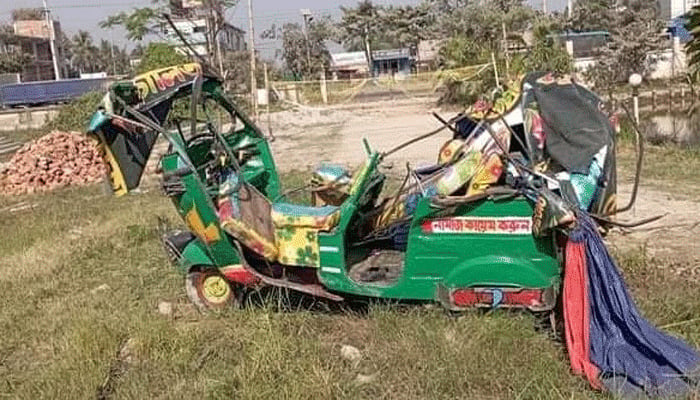 বাস- অটোরিকশার সংঘর্ষ,নিহত ১