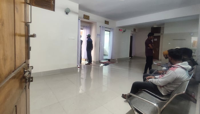 তিন চিকিৎসক দিয়ে চলছে ১২ হাজার শিক্ষার্থীর চিকিৎসাসেবা
