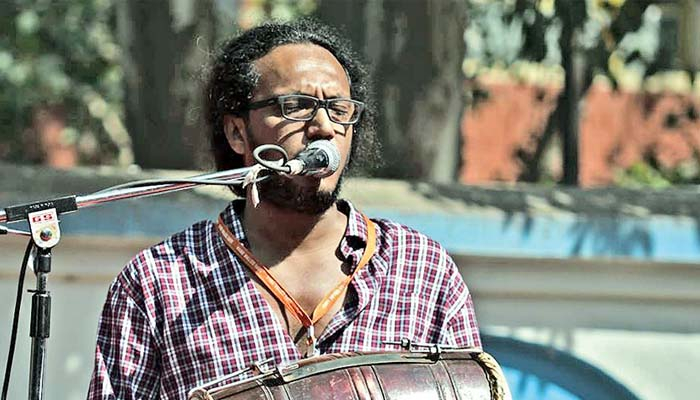 পান্থ কানাই গাইছেন ’কাবাডি’ এর সূচনা সংগীত