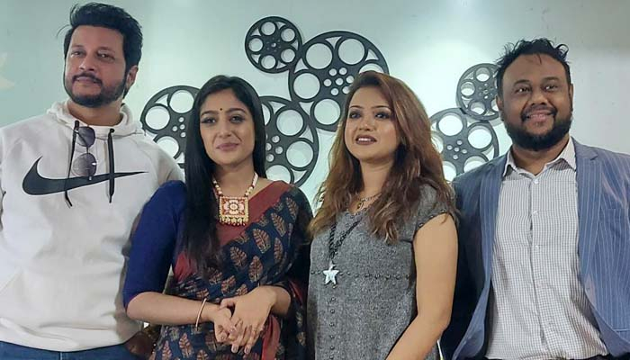আরেক মমর অভিষেক, ভিন্ন ইমনকে দেখা
