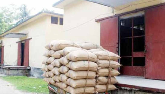 সরকারি দরে এক মুঠো ধান চালও জোটেনি গুদামে